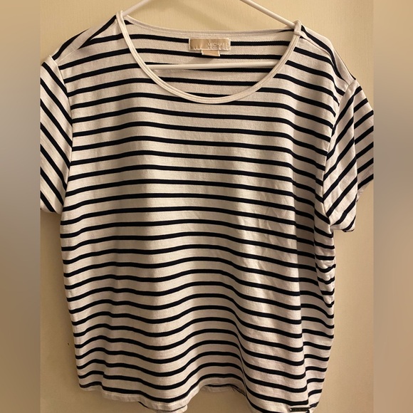 MICHAEL Michael Kors Tops - 🟢 Clearance- Michael Kors women’s shirt size XL